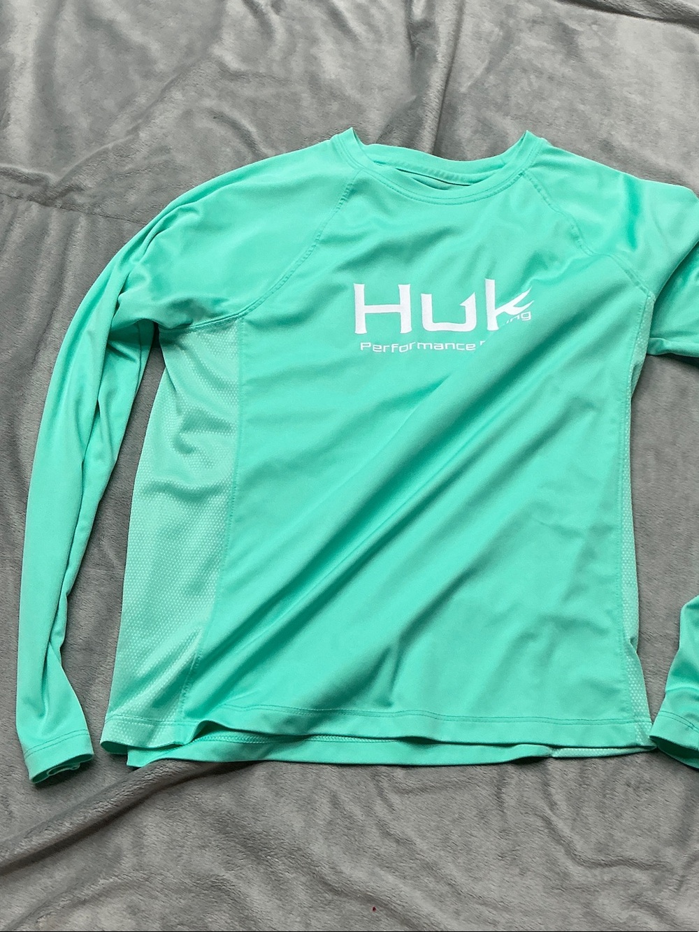 Huk woMen's Long-Sleeve Swim Rash Guard in Aqua